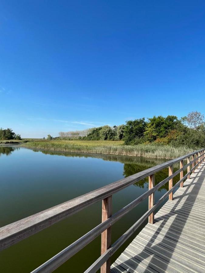 Oosterschelde Lodge Met Veel Privacy En Dicht Bij Het Water Scherpenisse Exterior photo